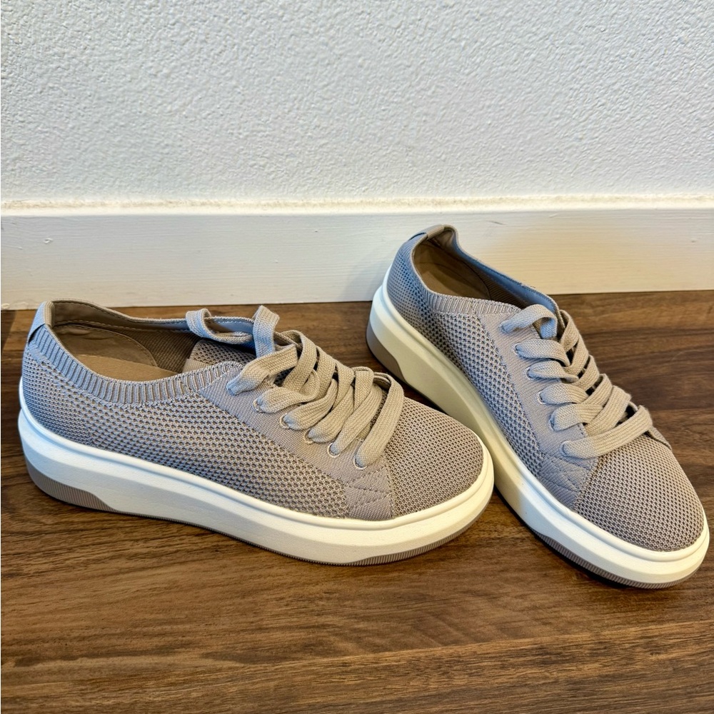 Steve Madden Tan Sneakers Minimalist Design